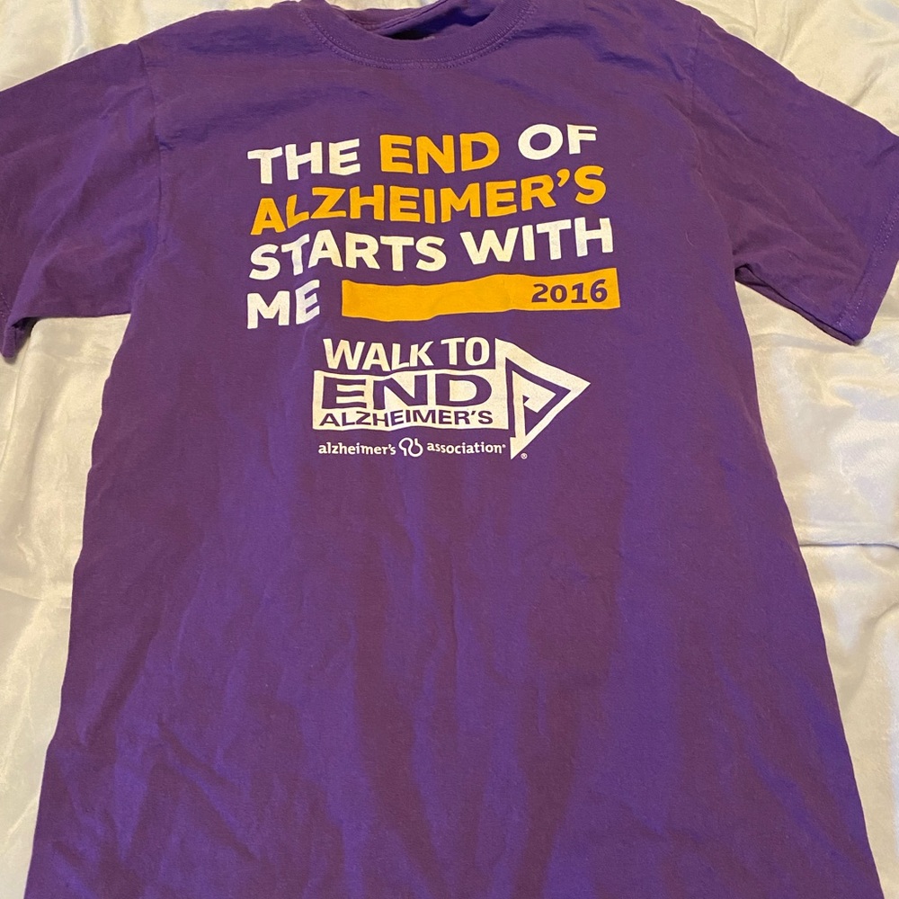 Stop Alzheimer’s t-shirt size small never worn